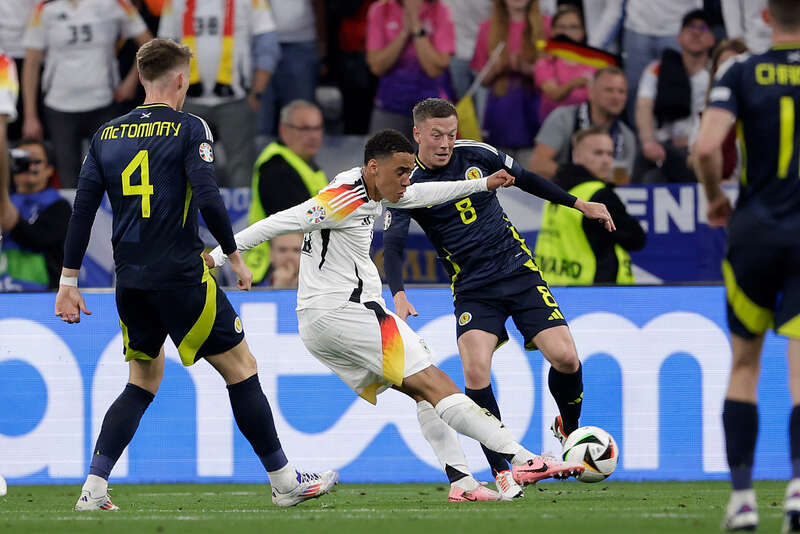 九游体育亚洲官网-英格兰大战苏格兰，雄鹿争霸欧洲杯赛场的简单介绍