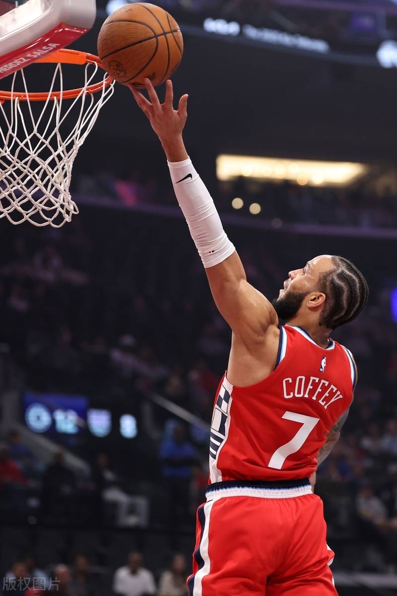 老鹰队新赛季崭露头角，展现年轻潜力