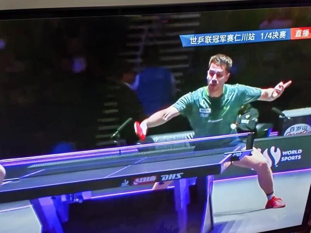 足球赛场精彩连连！双方实力旗鼓相当