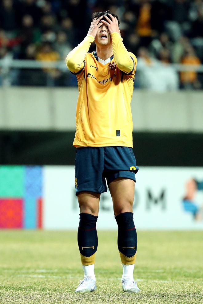 九游体育中国官网-出色表现引外界赞誉，球员坚定前行