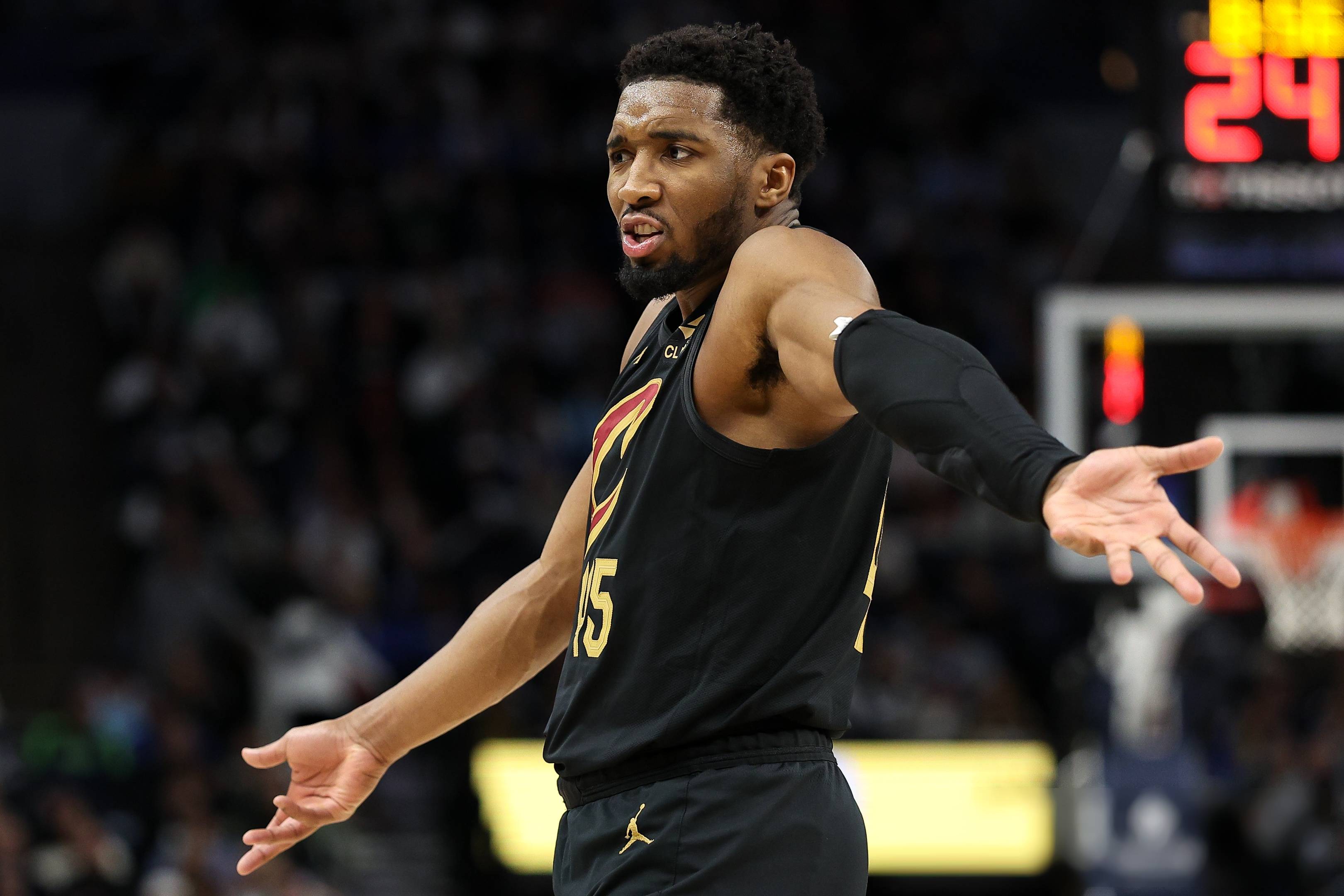 关键比赛再现精彩表现,球员斗志昂扬 关键比赛再现精彩表现,球员斗志昂扬