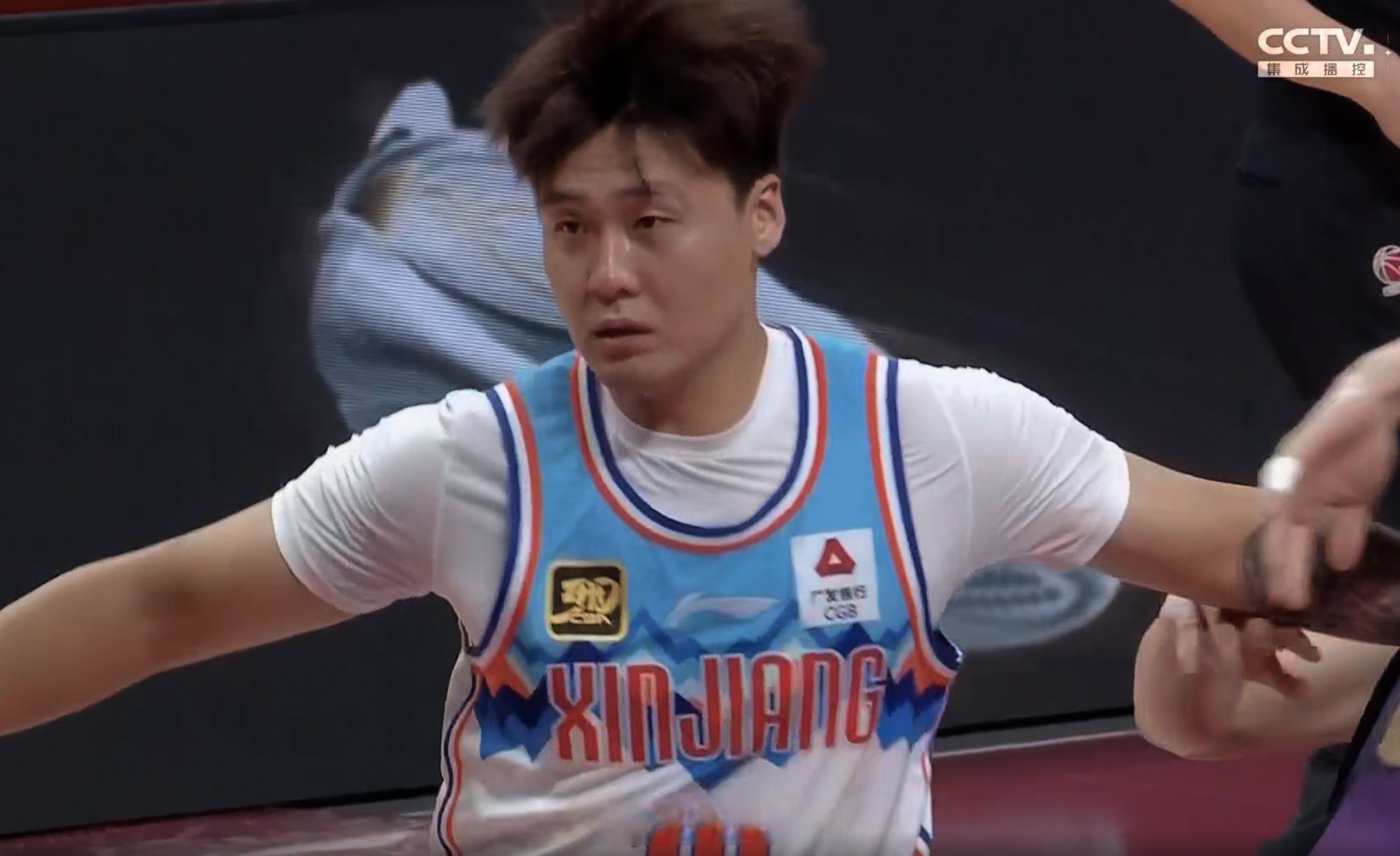 九游体育-新疆男篮在浙江队击败对手，喜获胜利