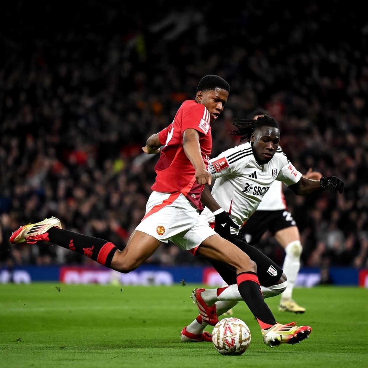 关于曼联客场输球，欧战席位岌岌可危的信息