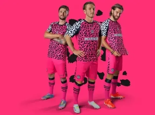 著名球队发布新赛季球衣设计,引发球迷购买热潮的简单介绍 著名球队发布新赛季球衣设计,引发球迷购买热潮的简单介绍