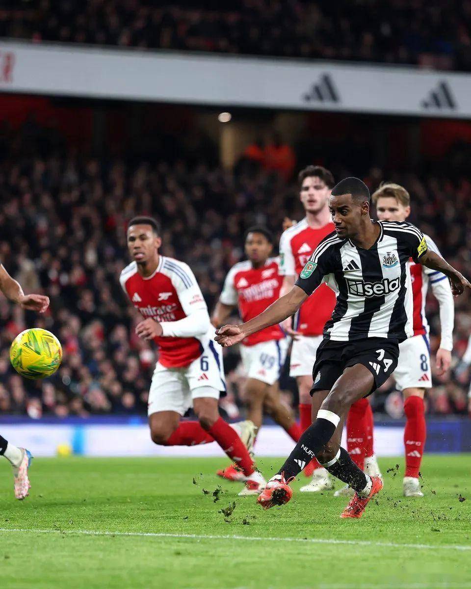 阿森纳主场大胜纽卡斯尔,继续保持领先优势 阿森纳主场大胜纽卡斯尔,继续保持领先优势