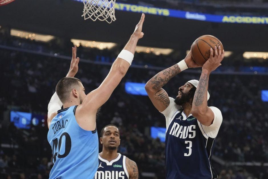 包含快船中锋成为历史上最年轻砍下+球员的词条