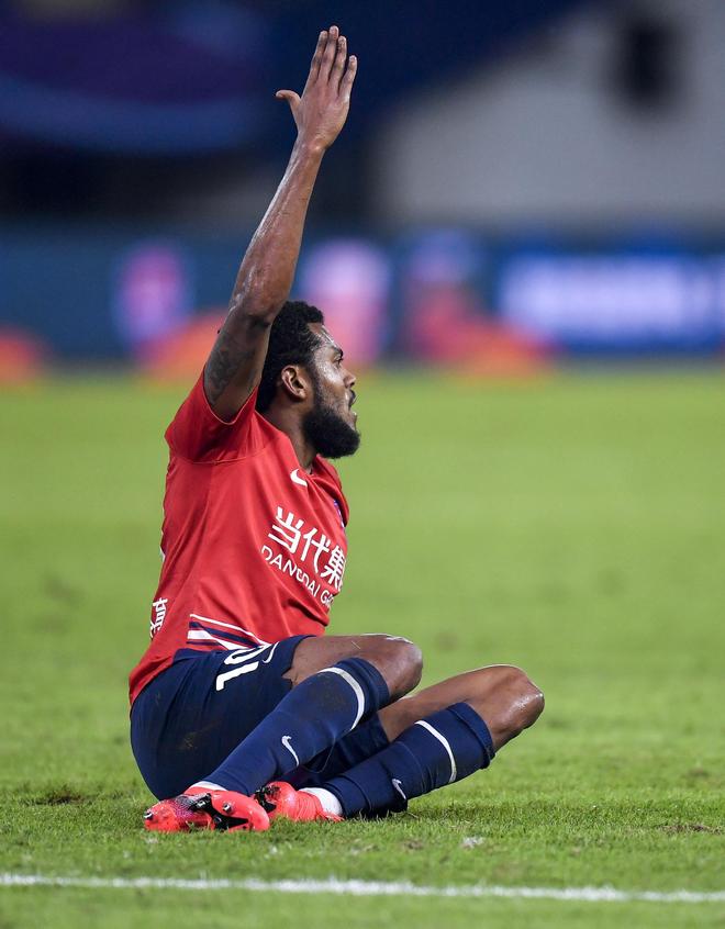 苏宁战平重庆力帆，保持不败纪录