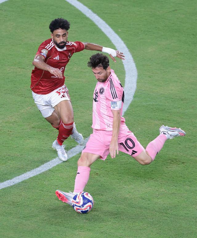 九游体育网页版登录入口-力量对决：足球场上的比赛成为焦点