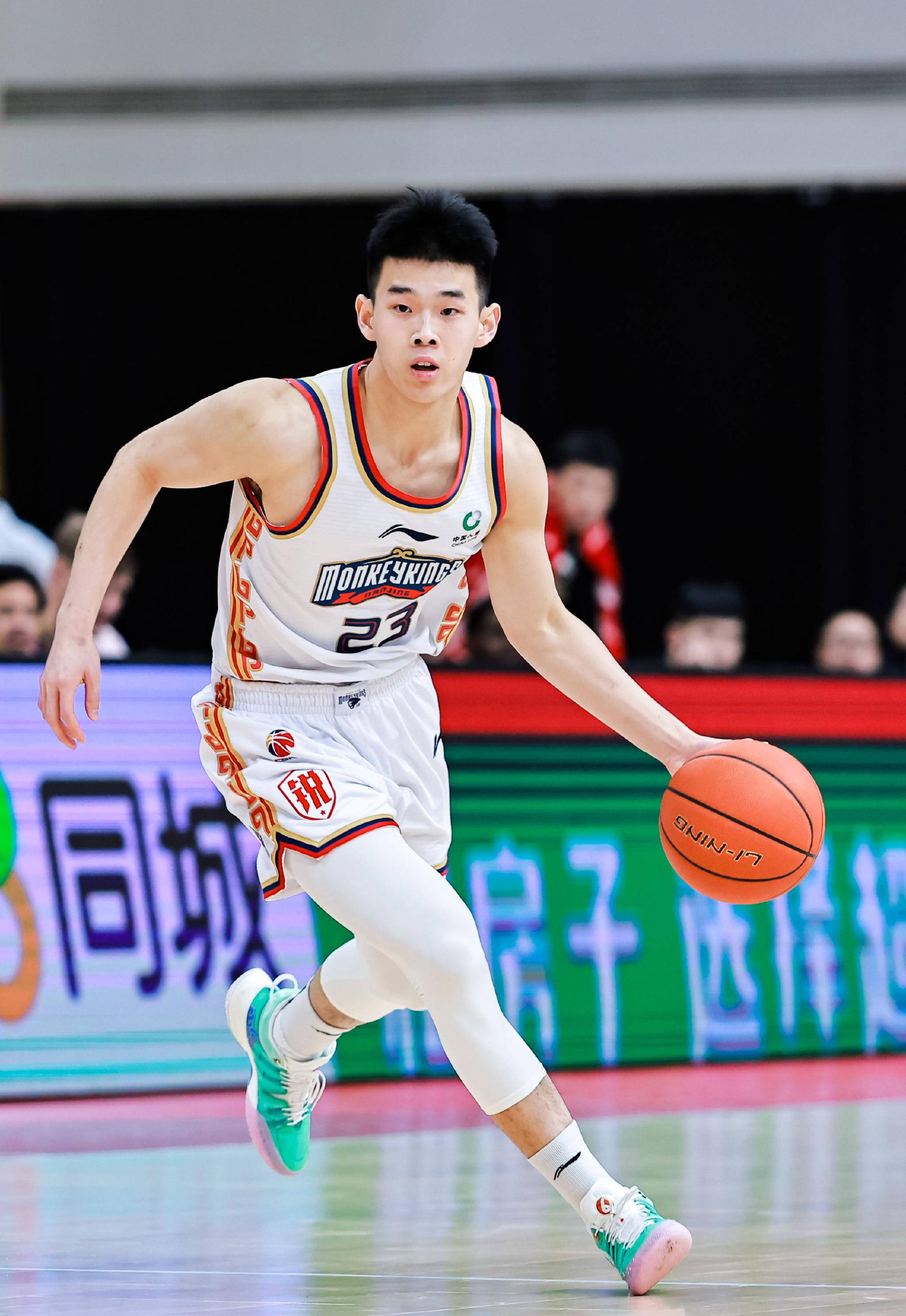 九游体育app-CBA球员签约NBA，球迷探讨后续发展的简单介绍